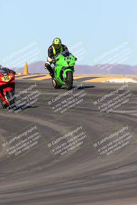 media/Jan-10-2025-CVMA Friday Practice (Fri) [[489e0da257]]/Group 4 and Trackday/Session 3 (Turns 9 and 10)/